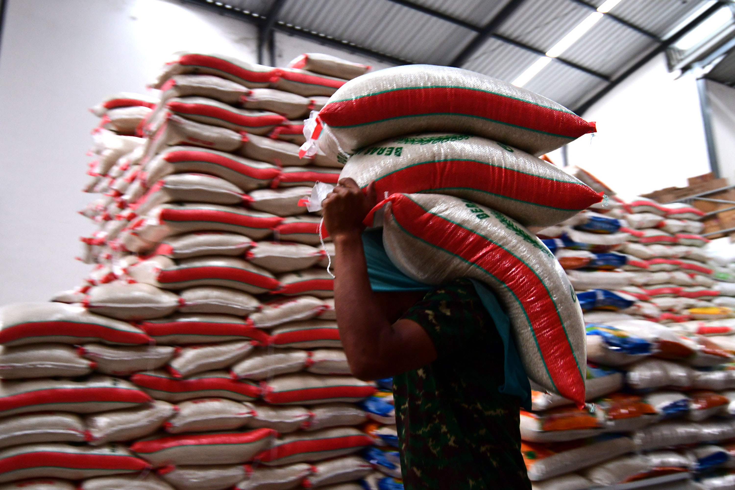 stok-beras-di-tingkat-grosir-kota-malang-aman_20221125_153025.jpg