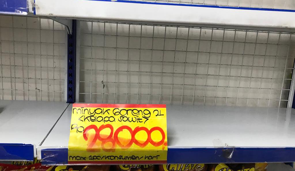 stok-minyak-goreng-kosong-di-sebuah-minimarket-di-wilayah-jagakarsa-jakarta-selatan.jpg