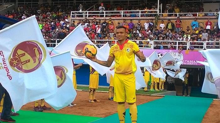 striker-anyar-sriwijaya-fc-ferdinand-sinaga_20141222_210018.jpg