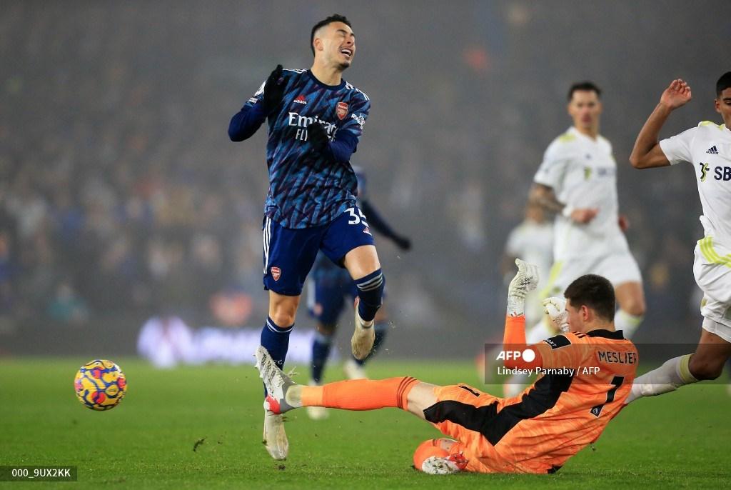 striker-arsenal-asal-brasil-gabriel-martinelli-kiri-melompat-melewati-hadangan-kiper-leeds-united.jpg