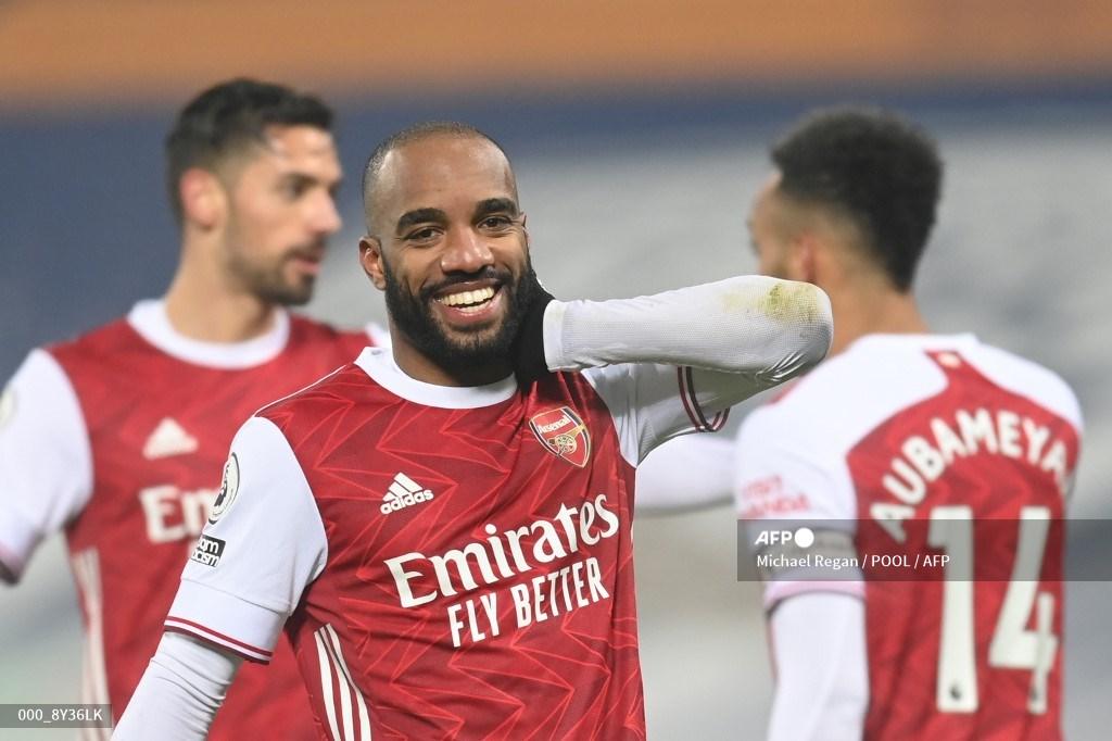 striker-arsenal-prancis-alexandre-lacazette-merayakan-gol-ketiga-lawan-west-brom.jpg