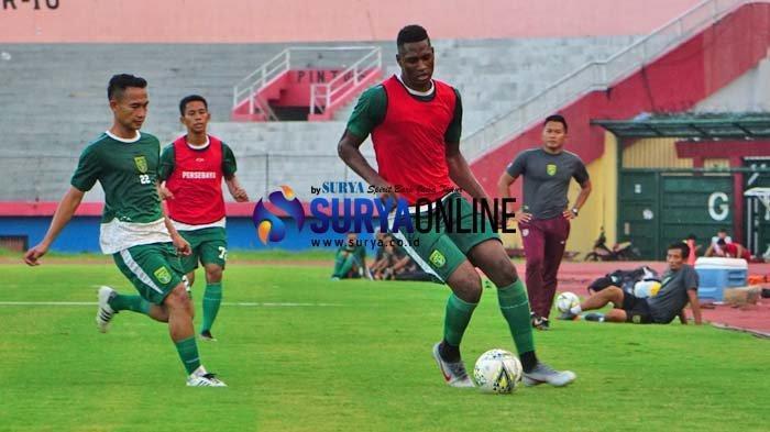 striker-asing-anyar-persebaya-amido-balde.jpg