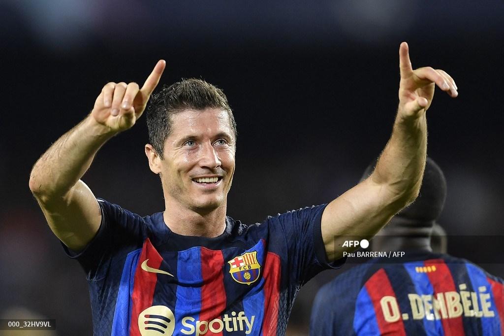 striker-barcelona-robert-lewandowski-cetak-gol-ke-gawang-viktoria-plzen.jpg