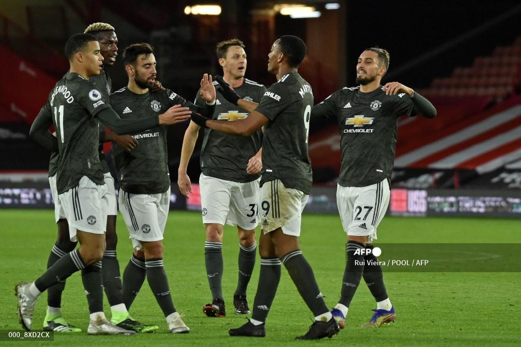 striker-manchester-united-prancis-anthony-martial-merayakan-bersama-rekan-satu-timnya.jpg