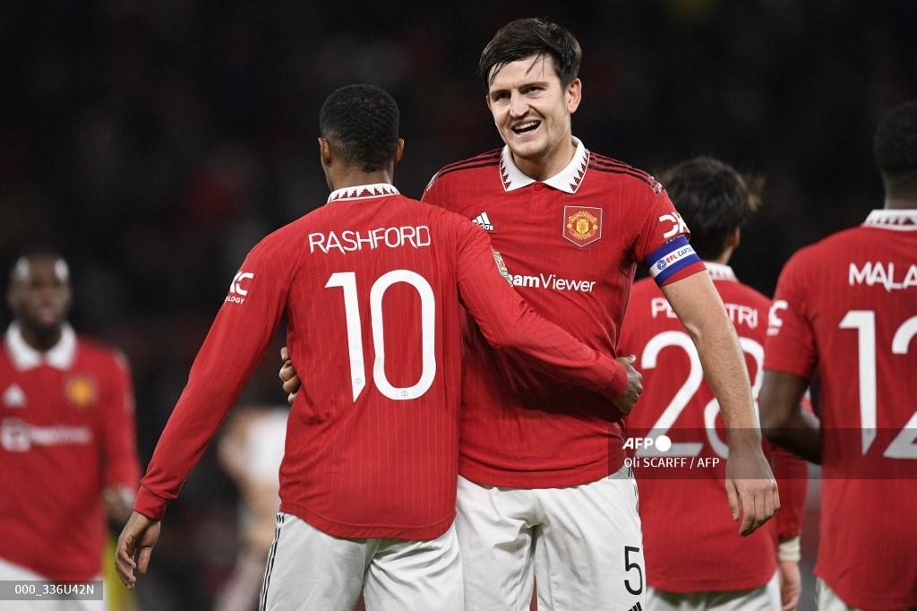 striker-mu-marcus-rashford-merayakan-dengan-harry-maguire-setelah-mencetak-gol-ketiga.jpg