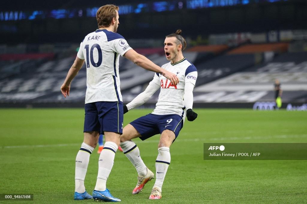 striker-tottenham-hotspur-asal-wales-gareth-bale-merayakan-dengan-harry-kane.jpg