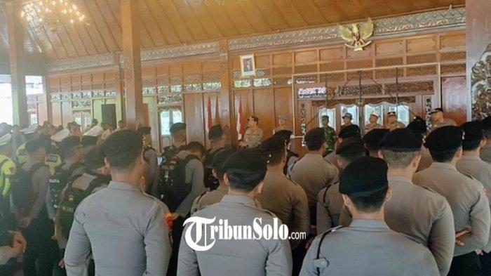 suasana-apel-pasukan-personil-gabungan-di-balai-kota-solo.jpg