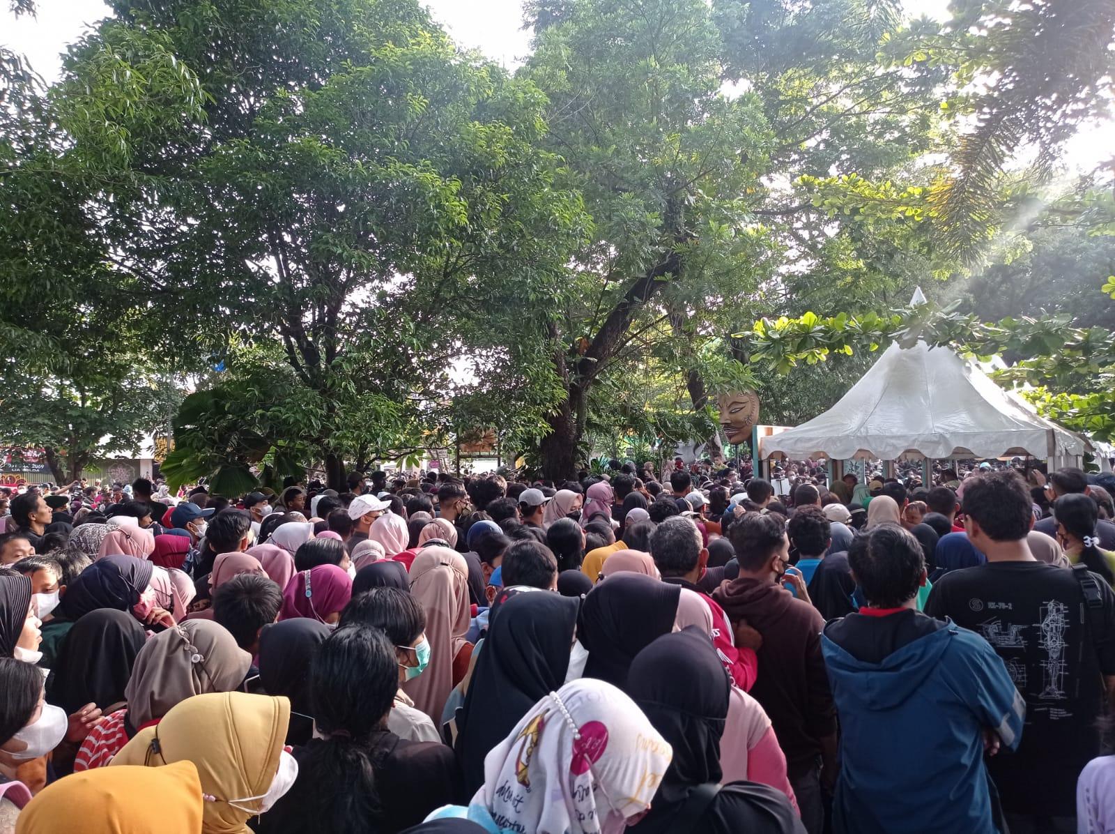 suasana-cfd-slamet-riyadi-solo-kirab-kaesang-erina.jpg