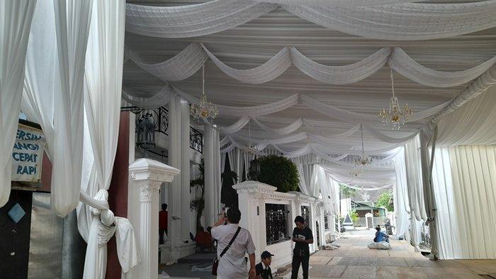 suasana-di-kediaman-calon-pengantin-wanita-erina-gudono-di-purwosari-sleman-senin-5122022.jpg
