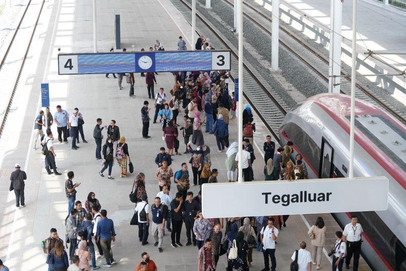 suasana-di-sebuah-stasun-kcic.jpg