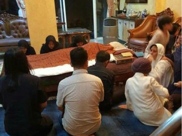 suasana-duka-rumah-oka-mahendra-putra-awkarin_20170719_102106.jpg
