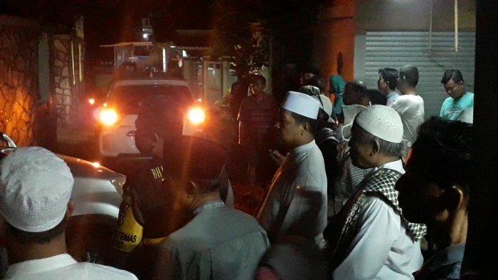 suasana-keberangkatan-almarhum-guru-ngaji-am-28-beserta-rombongan.jpg