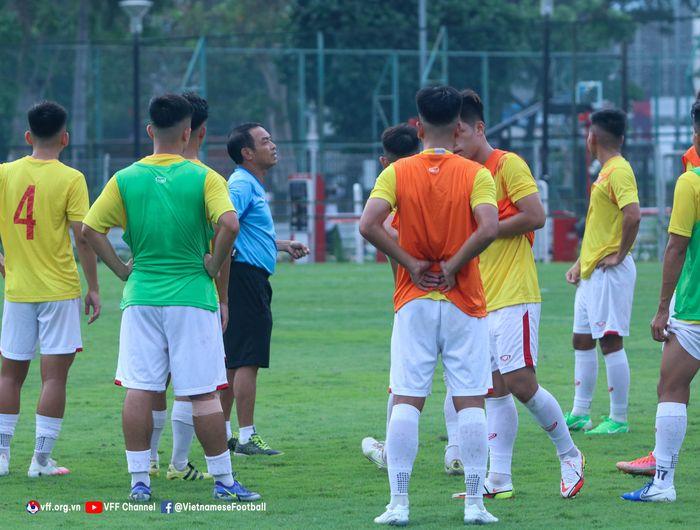 suasana-latihan-timnas-u-19-vietnam-jelang-piala-aff-u-19-2022.jpg