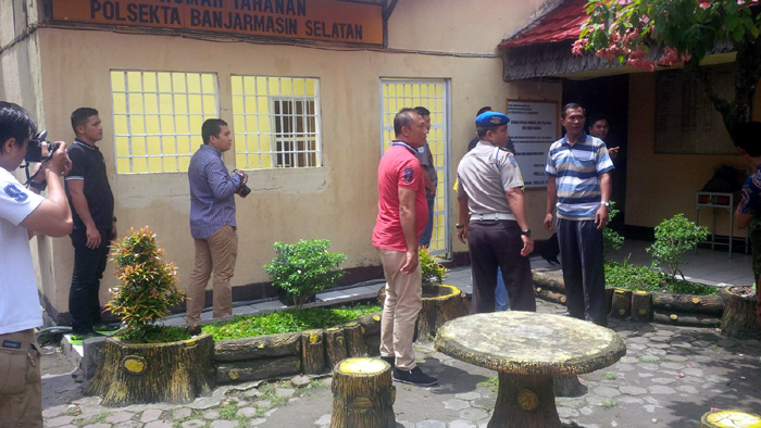 suasana-mapolsek-banjarmasin-selatan-usai-kaburnya-tiga-tahanan_20160416_115731.jpg