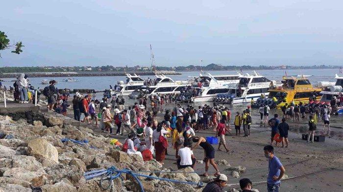 suasana-penyeberangan-di-pelabuhan-sanur-25-desember.jpg