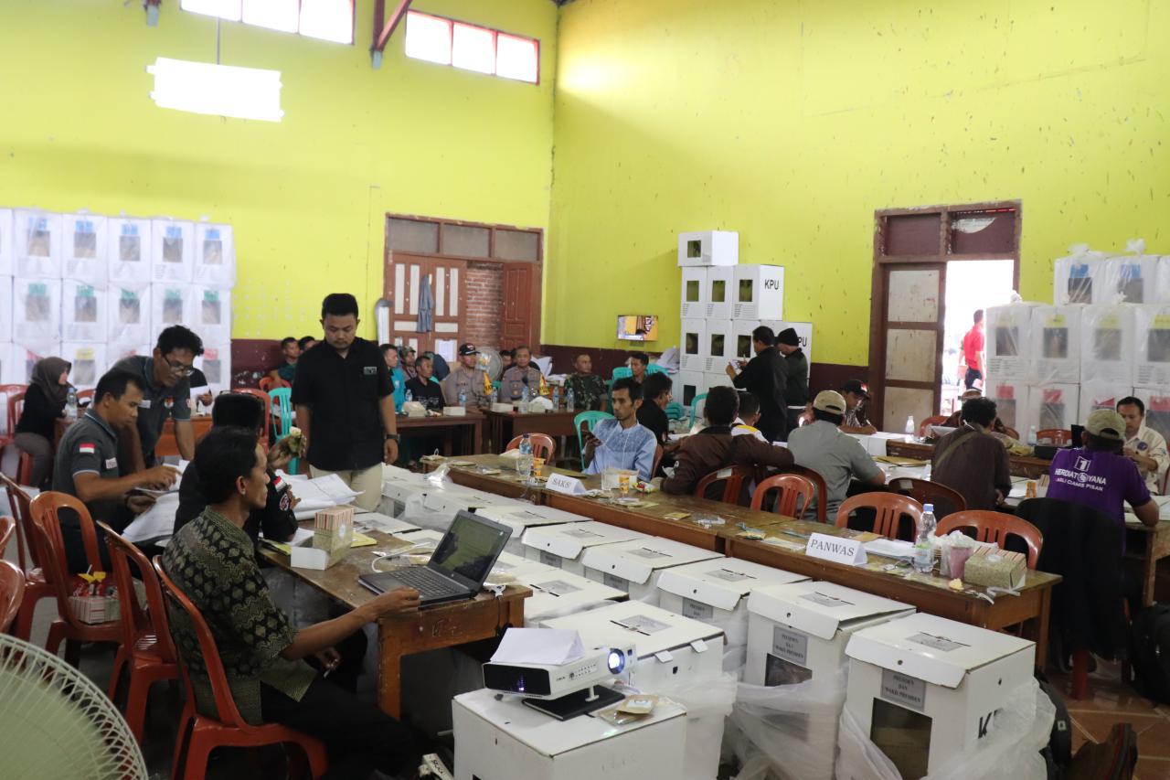 suasana-perhitungan-suara-pilpres-dan-pileg_20190504_063312.jpg