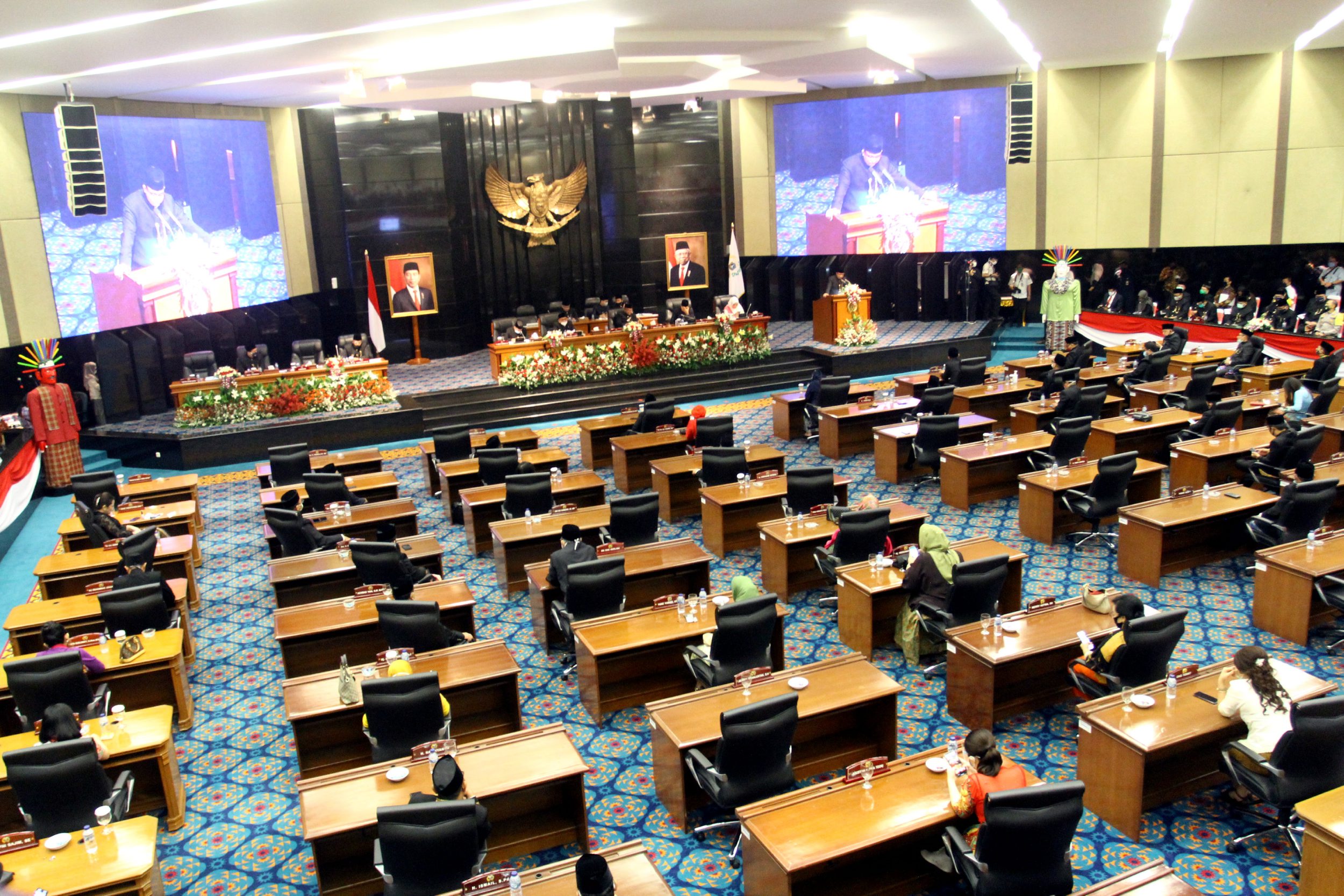 suasana-rapat-paripurna-dprd-hut-dki-ke-493_20200623_124639.jpg