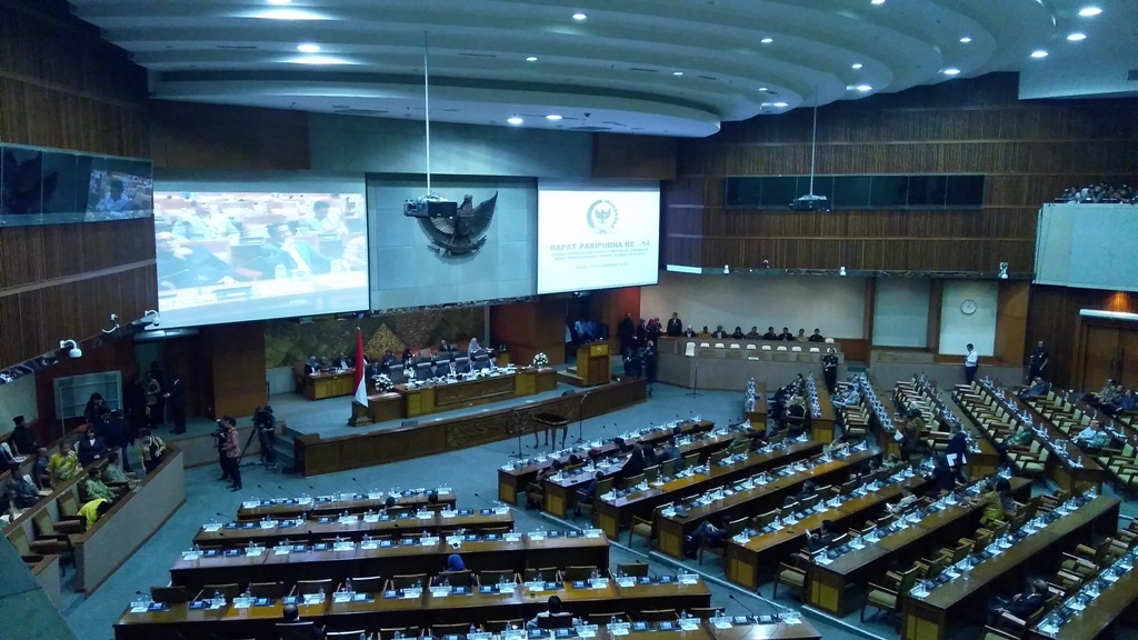 suasana-rapat-paripurna-pergantian-ketua-dpr-ri_20161130_170047.jpg