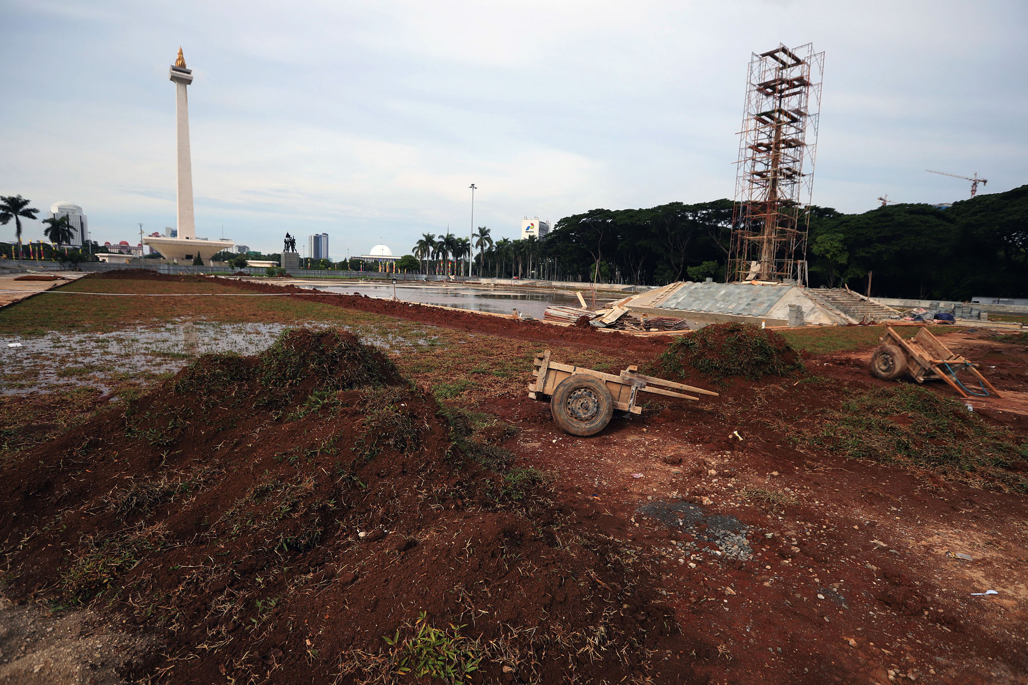 suasana-revitalisasi-monas-setelah-dihentikan_20200130_202840.jpg