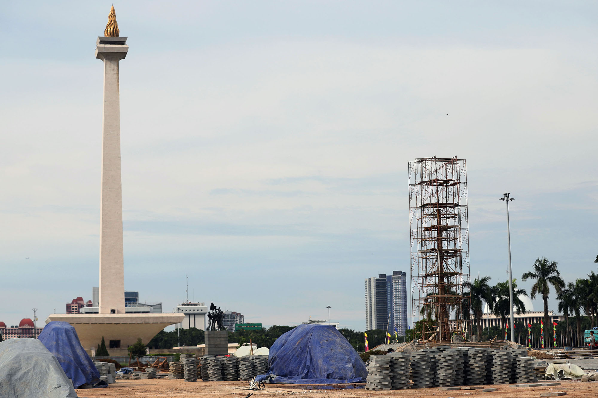 suasana-revitalisasi-monas-setelah-dihentikan_20200130_202842.jpg