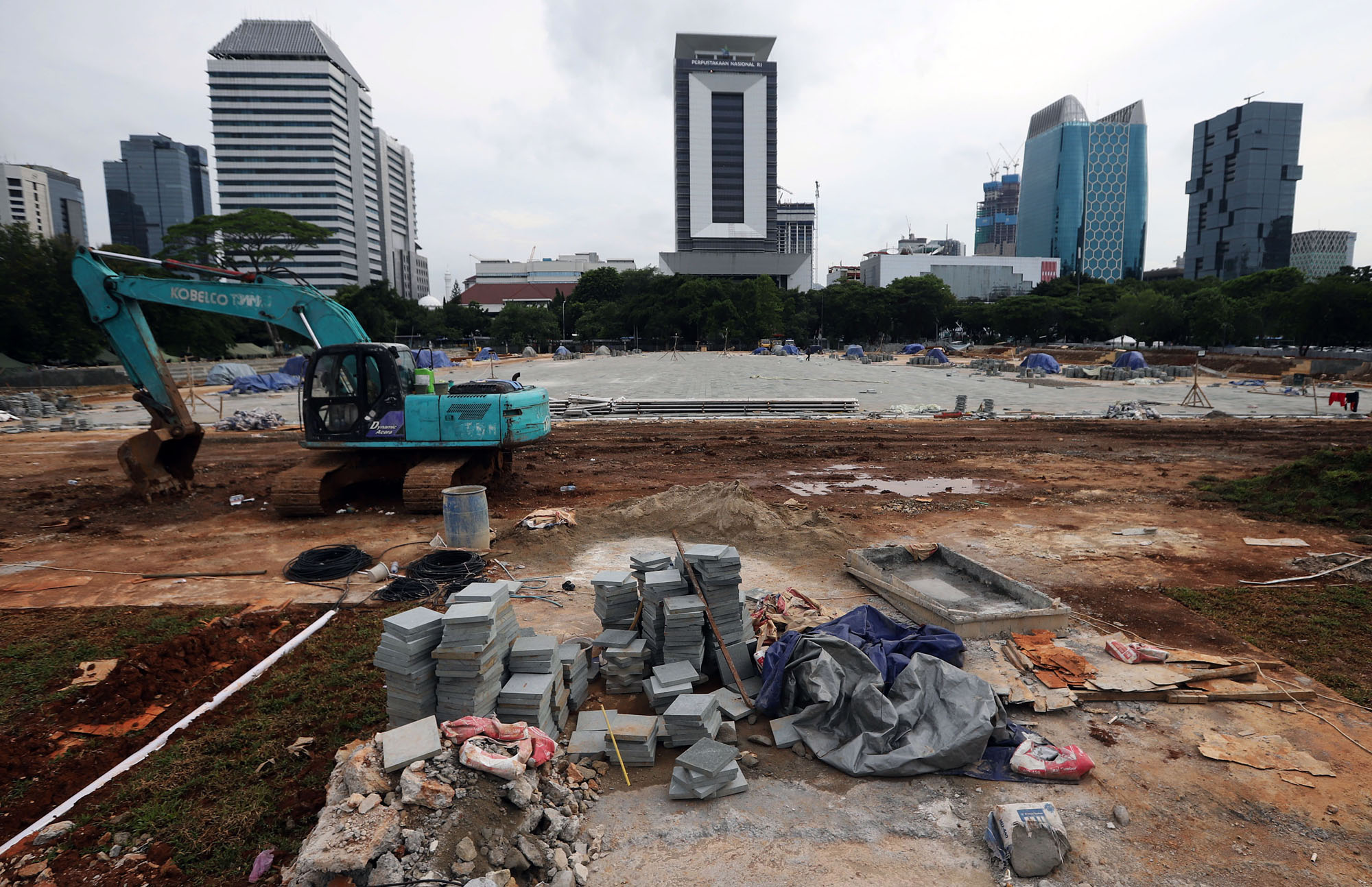 suasana-revitalisasi-monas-setelah-dihentikan_20200130_203342.jpg