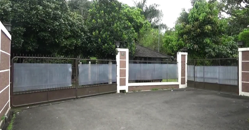 suasana-rumah-atty-suharti-usai-didatangi-kpk_20161202_203511.jpg