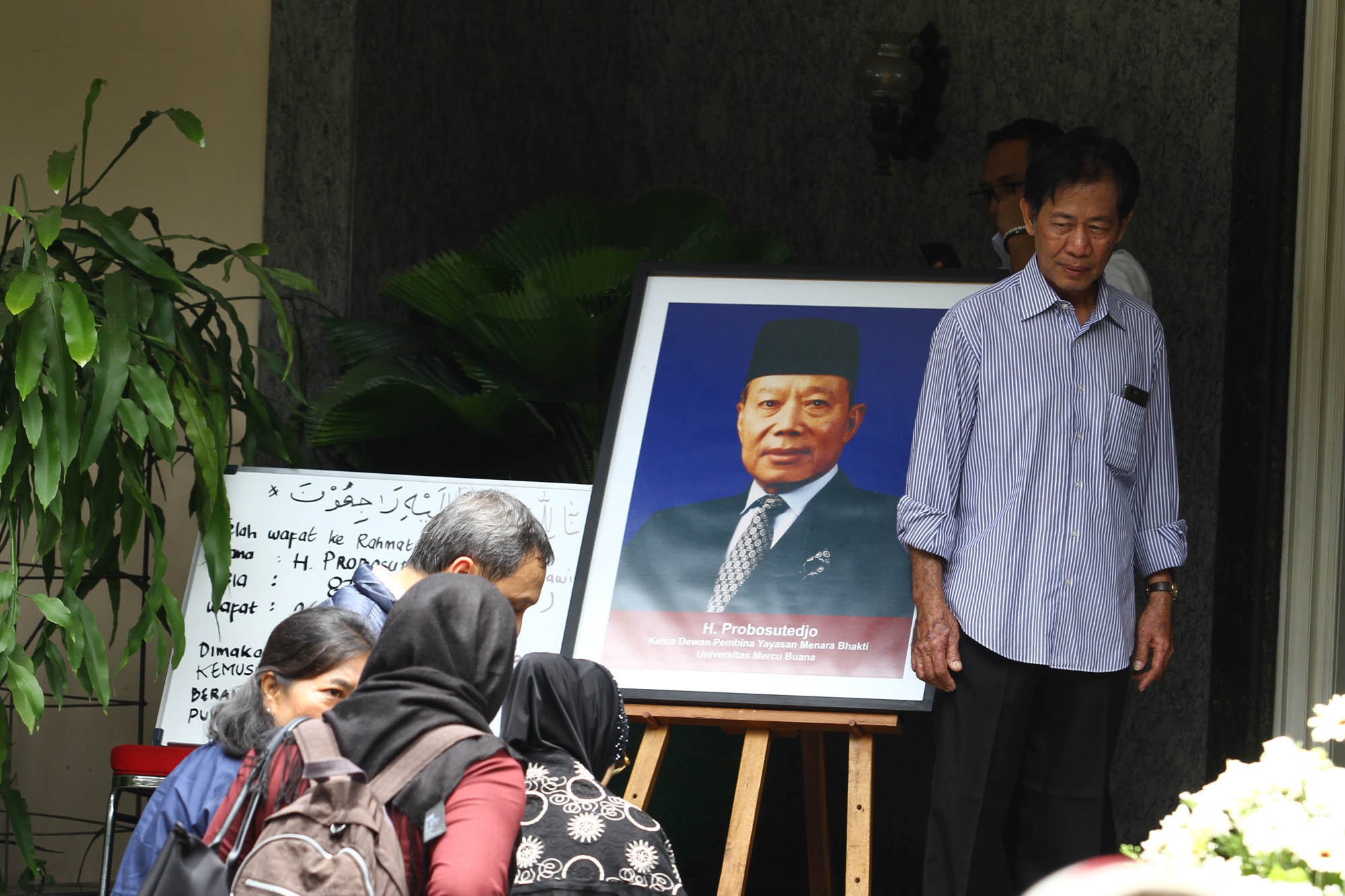suasana-rumah-duka-probosutedjo_20180326_142655.jpg