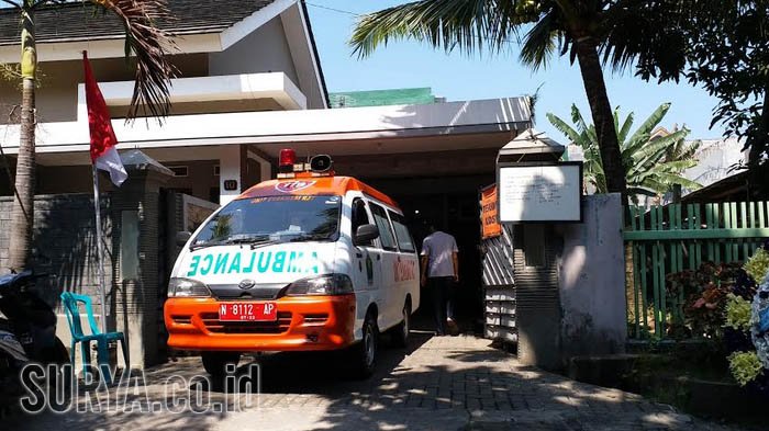 suasana-rumah-duka-sasa-bocah-8-tahun-yang-tewas-digigit-anjing-pitb_20170807_115907.jpg