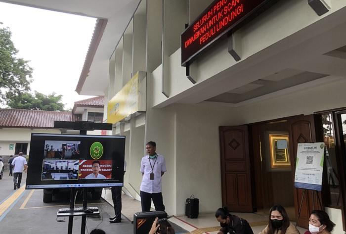 suasana-sidang-vonis-indra-kenz-di-pengadilan-negeri-tangerang-11.jpg