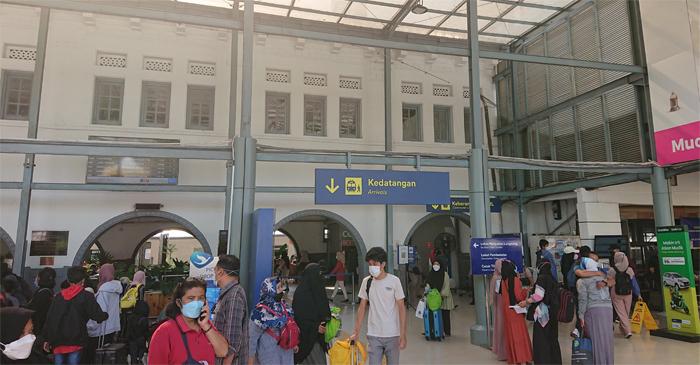suasana-stasiun-pasar-senen-jakarta-pusat_1.jpg