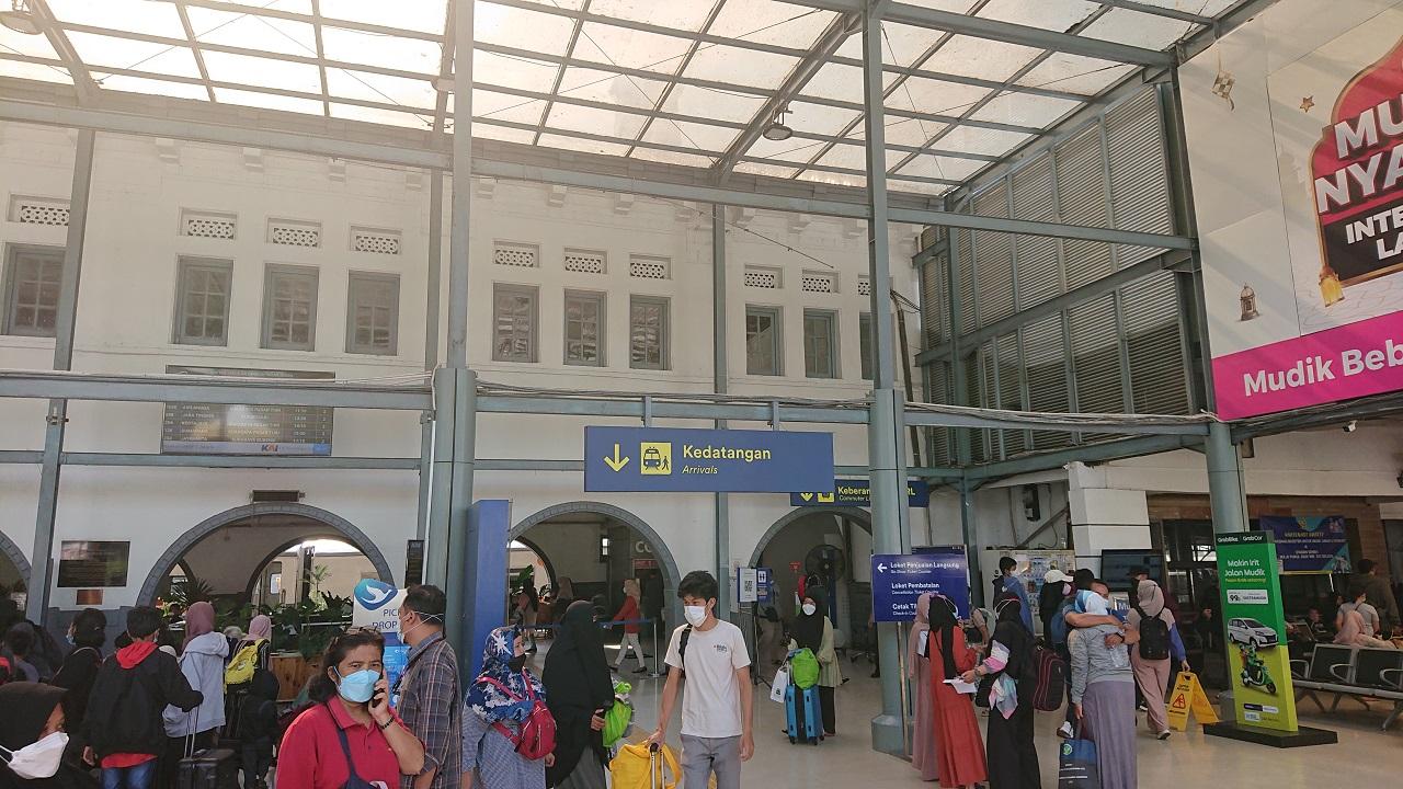 suasana-stasiun-pasar-senen75.jpg