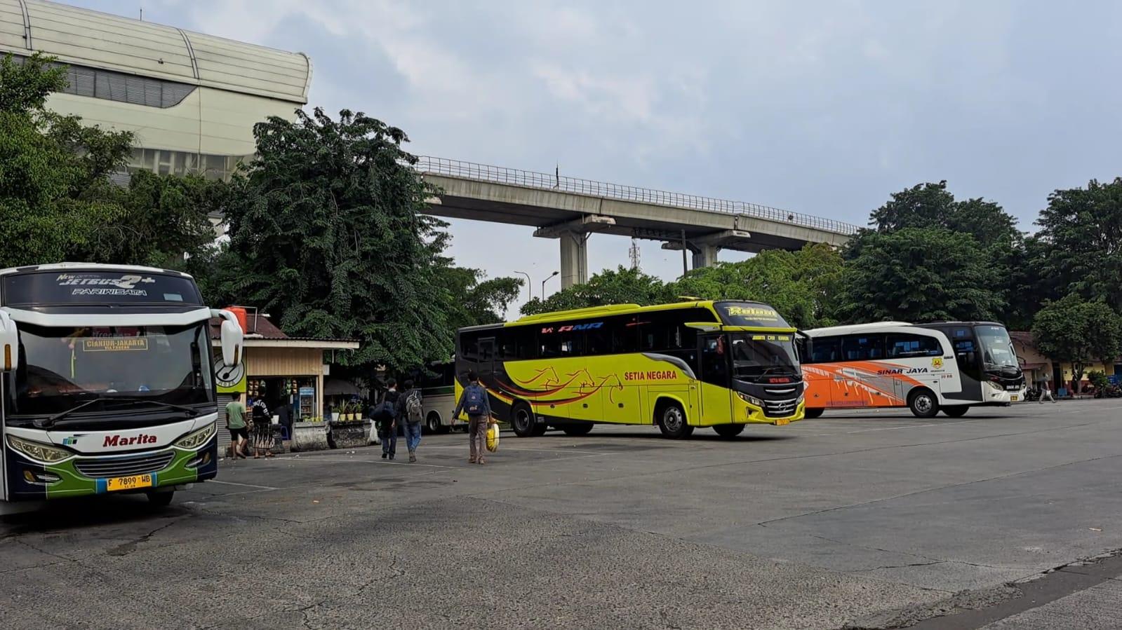 suasana-terminal-bus-kampung-rambutan-jakarta-timur-pada-hari-h-11-lebaran-2024.jpg