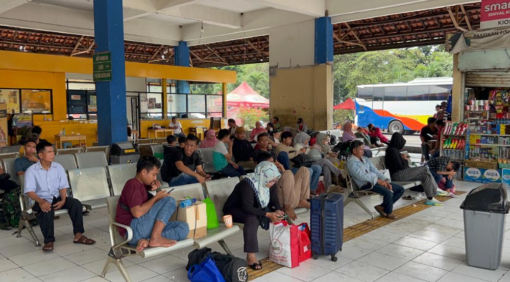 suasana-terminal-kp-rambutan-h3.jpg