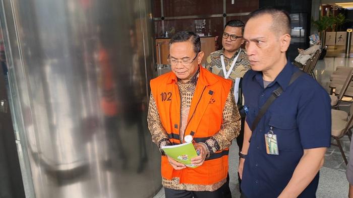 DIPERIKSA KPK – Bupati Pati Sudewo usai menjalani pemeriksaan dalam kasus dugaan suap proyek di Direktorat Jenderal Perkeretaapian (DJKA) Kementerian Perhubungan, Gedung KPK, Jakarta, Kamis (12/2/2026).