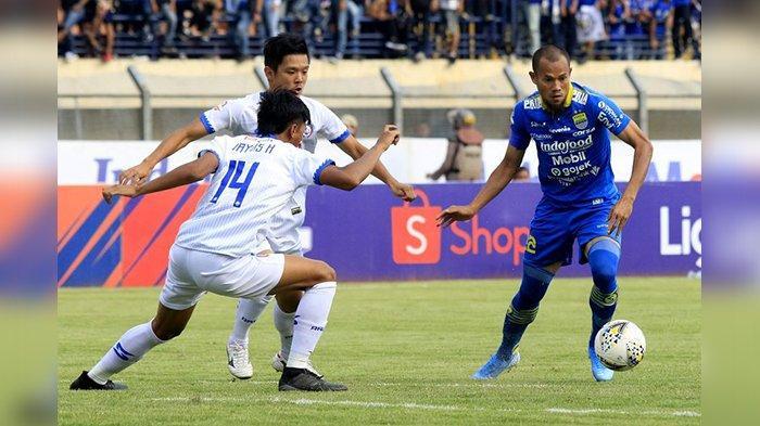 supardi-nasir-dalam-laga-persib-bandung-vs-arema-fc.jpg