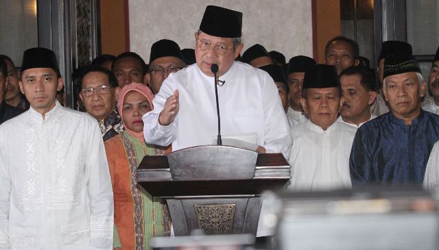 susilo-bambang-yudhoyono-saat-konferensi-pers-di-rumahnya_20170214_232248.jpg