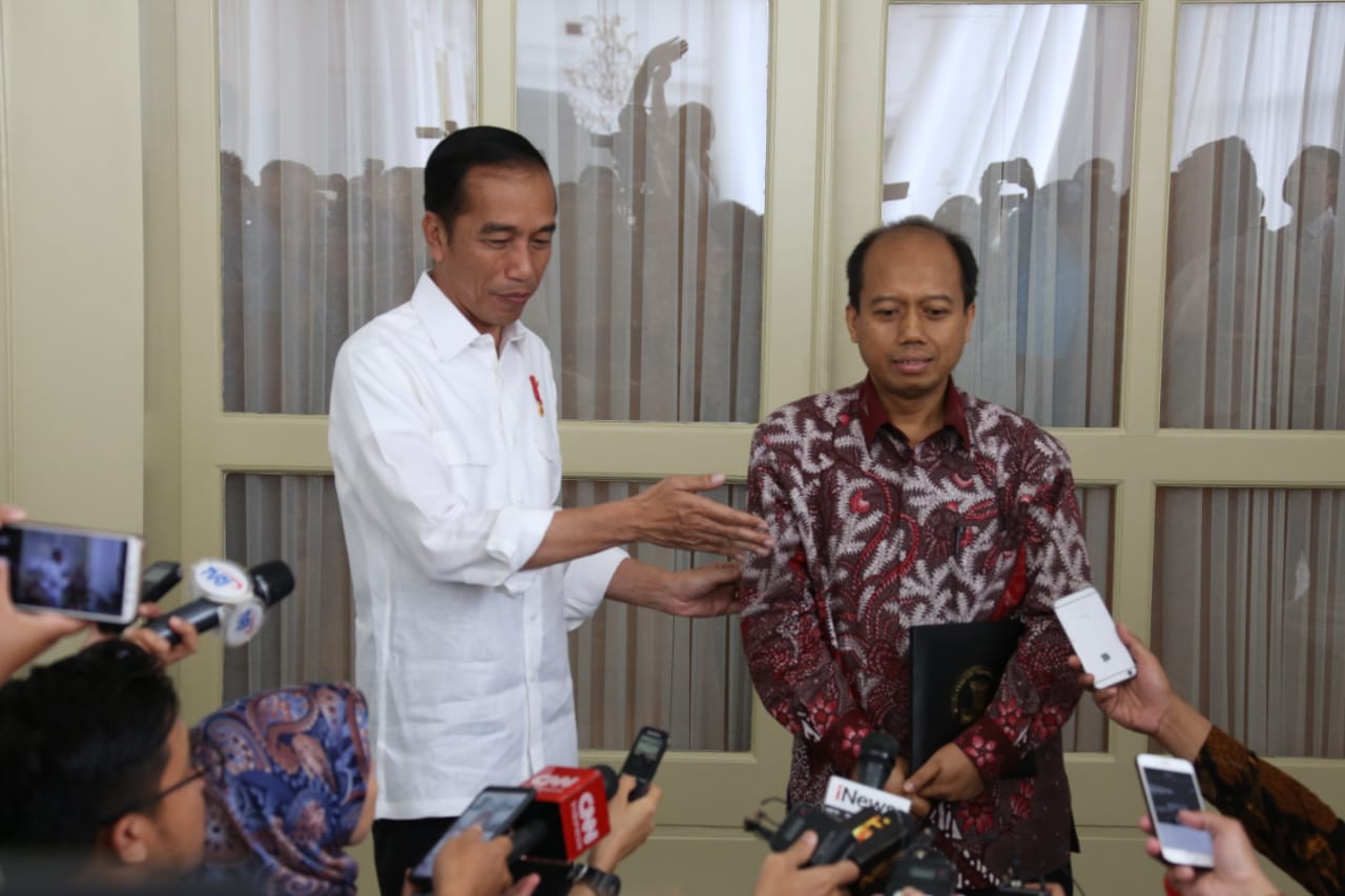 sutopo-purwo-nugroho-bertemu-dengan-presiden-joko-widodo_20181005_154913.jpg
