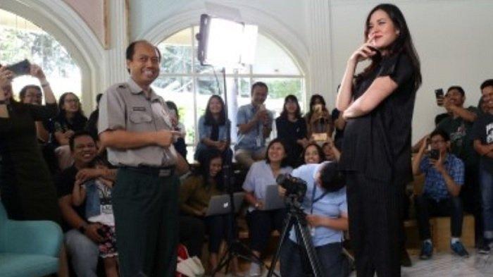 sutopo-saat-bertemu-raisa_1.jpg