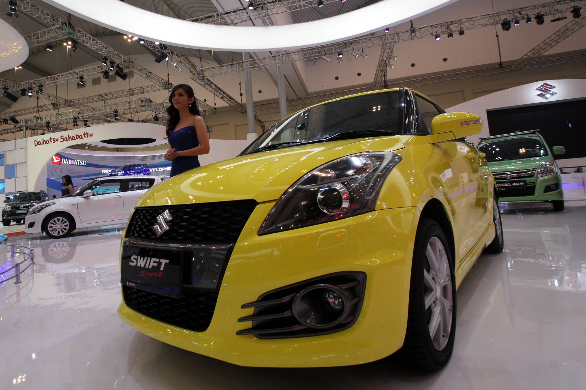 suzuki-swift-pameran-otomotif-giias-2015_20150820_184904.jpg