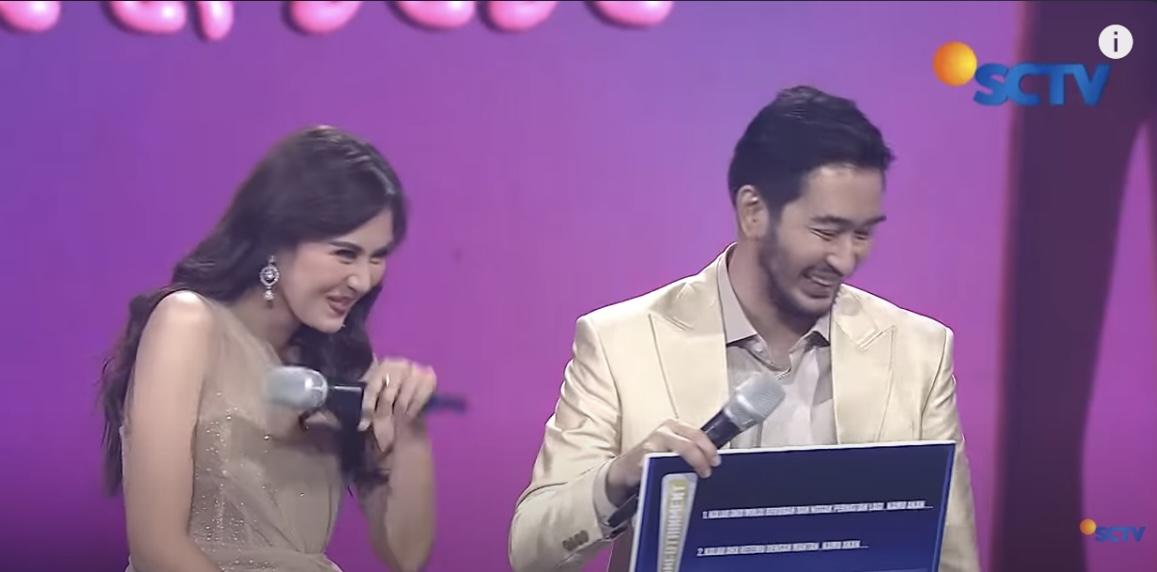 syahnaz-sadiqah-dan-jeje-govinda-di-infotainment-awards-2023r.jpg