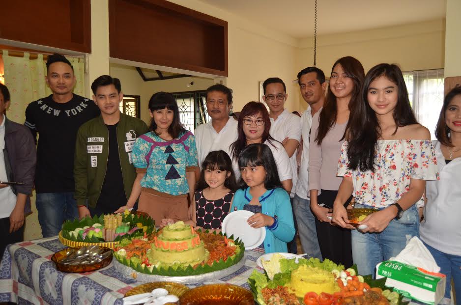 syukuran-garap-film-horor-judulnya-arumi_20161213_180845.jpg