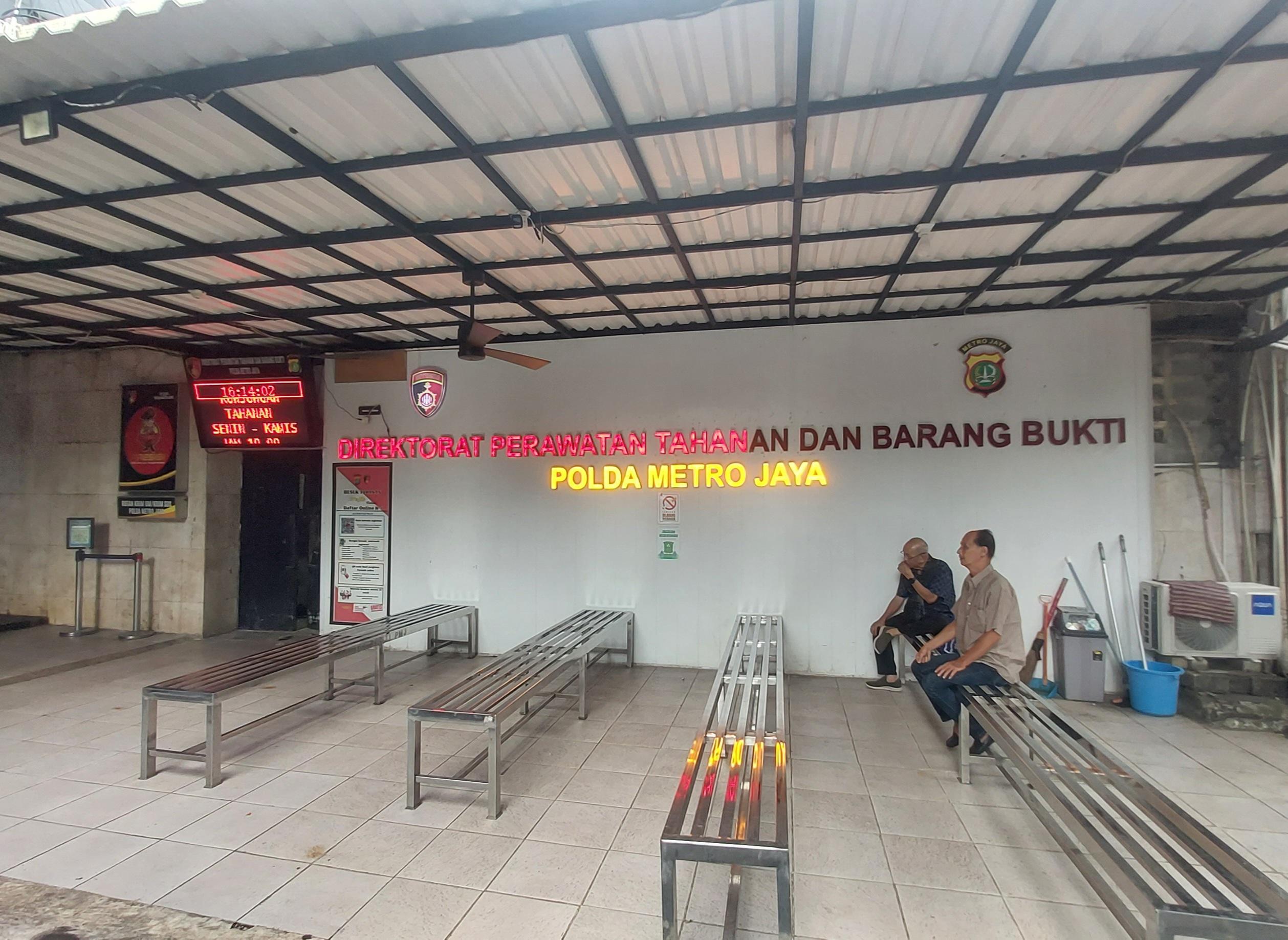 Tidur Beralaskan Matras, Richard Lee Ditempatkan dalam Sel Bareng Delapan Tahanan Lain