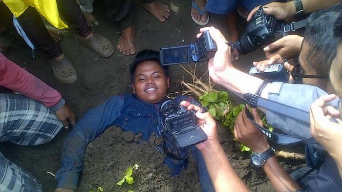 tak-ketemu-jk-kubur-diri_20141204_143236.jpg