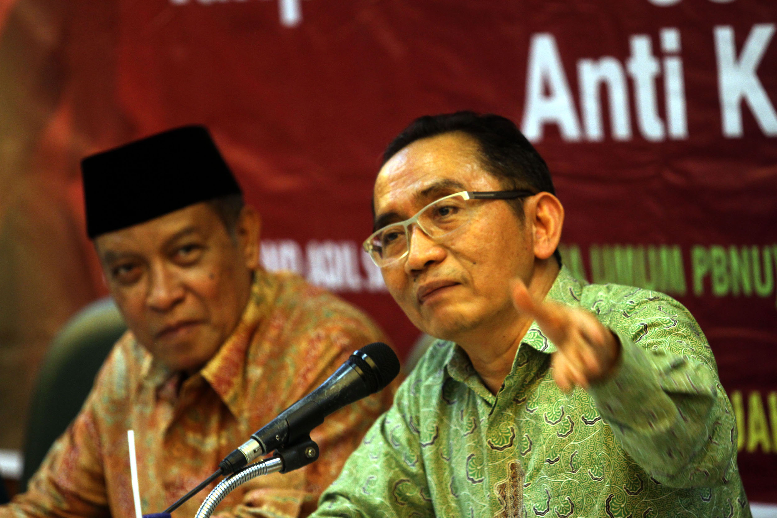 talkshow-perekonomian-dan-korupsi_20151118_191839.jpg