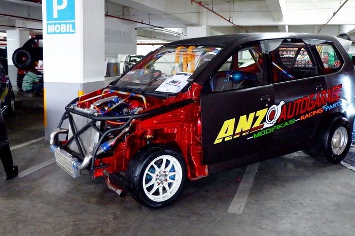 tampilan-depan-modifikasi-toyota-avanza-garapan-anzo-auto-garage_20180917_155534.jpg