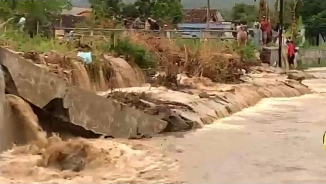 Banjir di Semarang Dipicu Tanggul Jebol, Wilayah Mangkang Kulon Terdampak Parah
