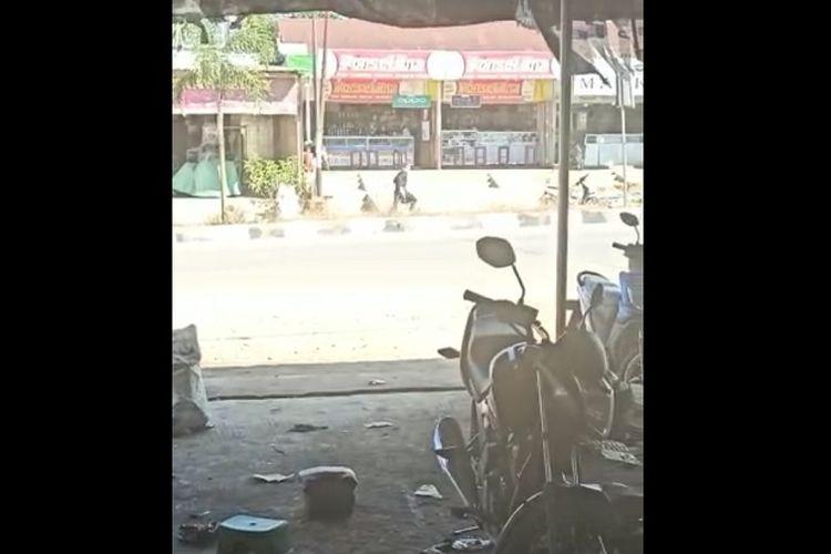 tangkapan-layar-adegan-video-berisi-aksi-perampokan-bersenjata.jpg