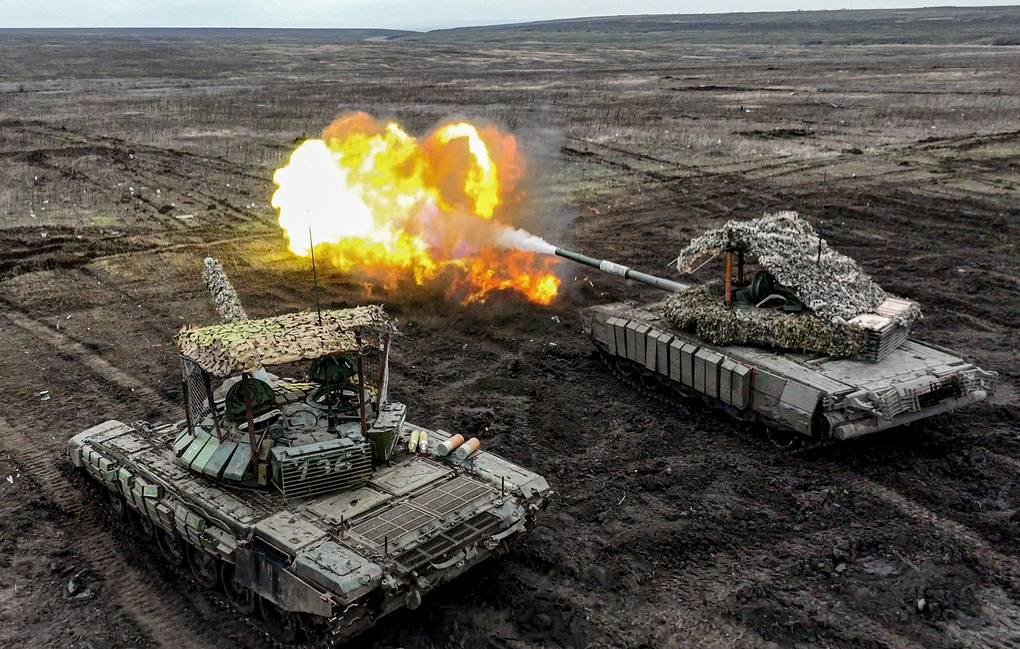 tank-rusia-menembaki-wilayah-yang-dikuasai-rusia.jpg