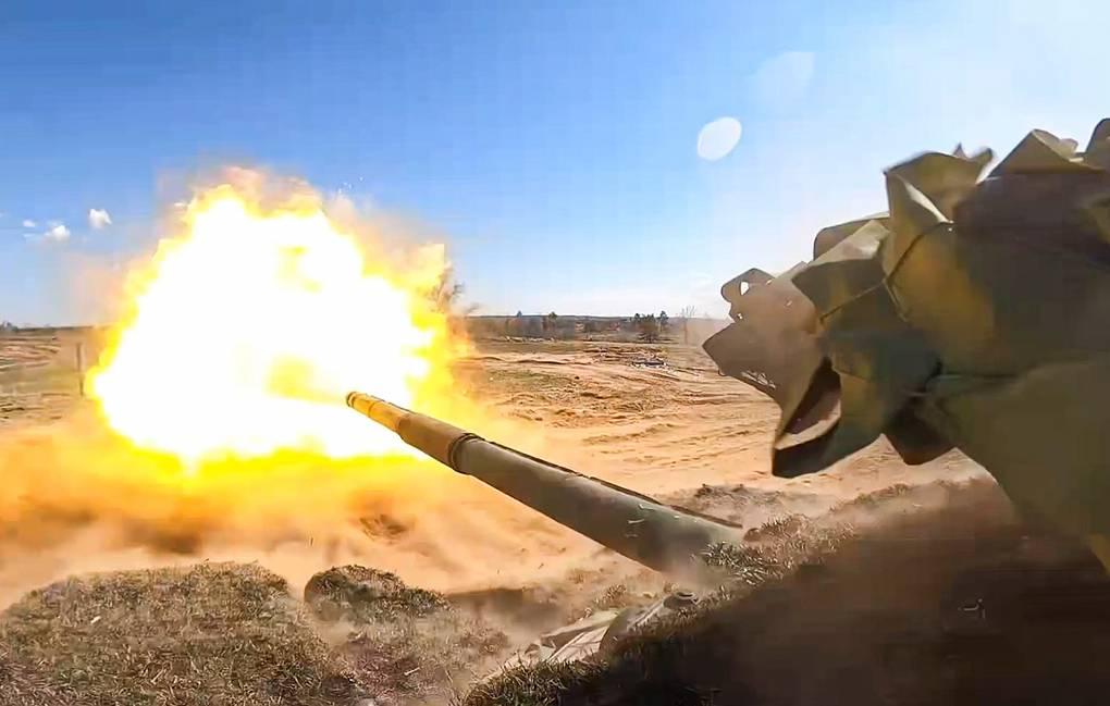 tank-rusia-menyalak-menghancurkan-posisi-tentara-ukraina.jpg