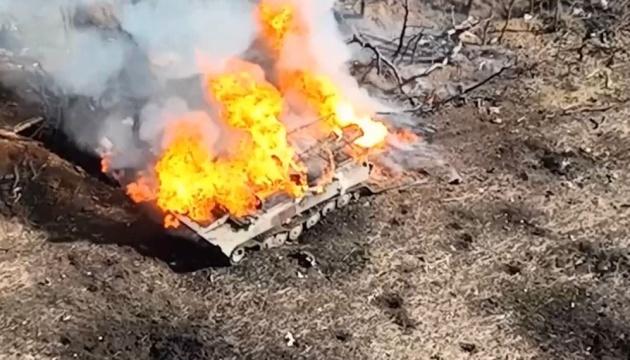 tank-rusia-terbakar-dibom-pasukan-ukraina-di-donetsk.jpg